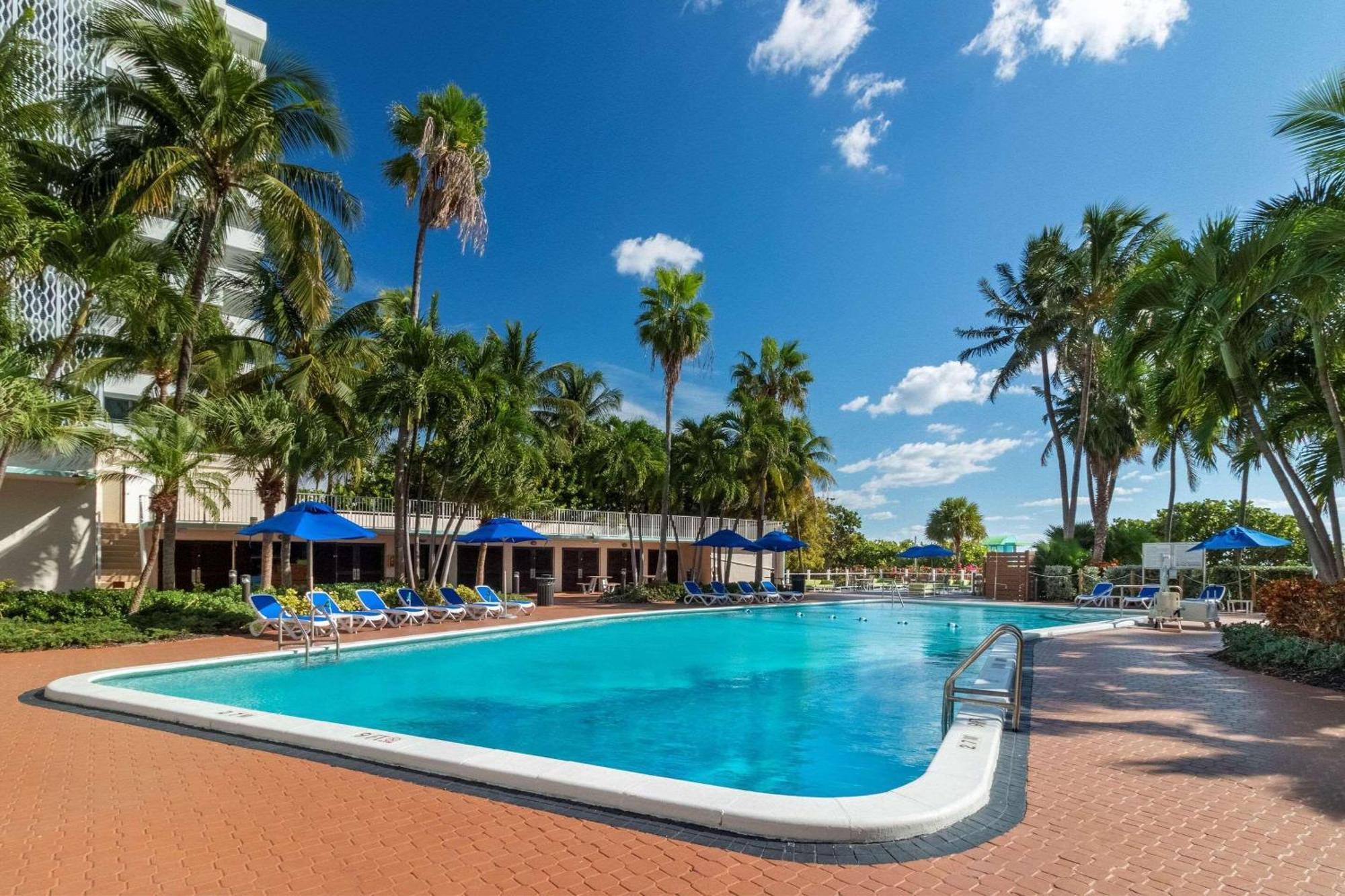 Radisson Resort Майами-Бич Экстерьер фото