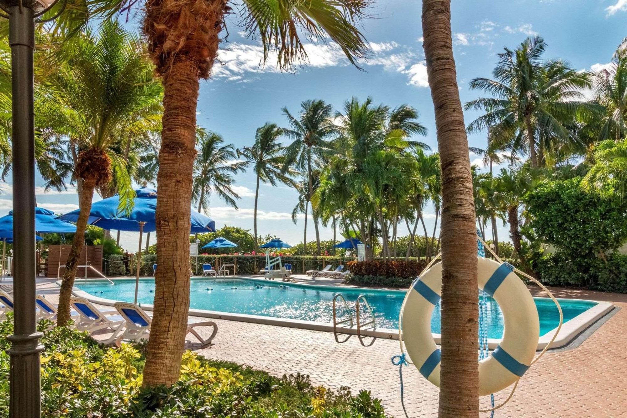 Radisson Resort Майами-Бич Экстерьер фото